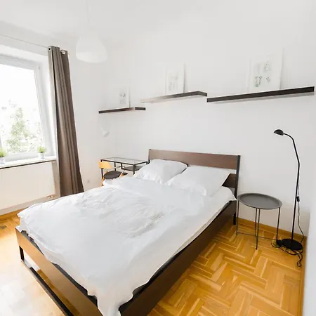 Apartment Comfy Studio Next To Nowy Swiat Great Location